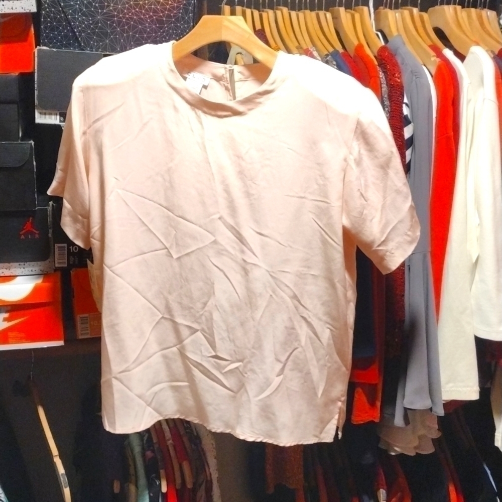 Clio  women's silk blouse size med nwt